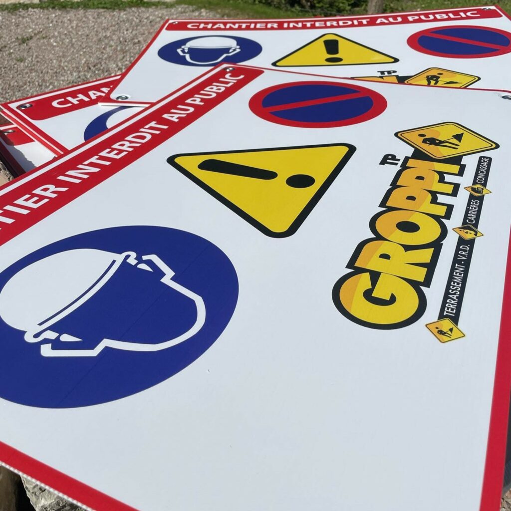 Réalisation signalétique de panneau en PVC Alvéolaire pour Groppi Travaux Publics